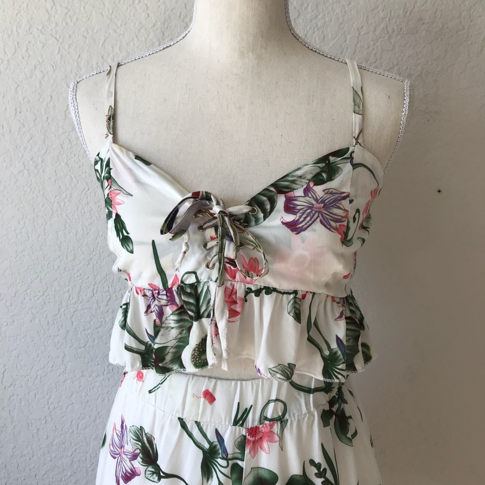 WHITE FLORAL CROPPED BUSTIER TOP SHORTS CO ORD SET - Picture 6 of 15